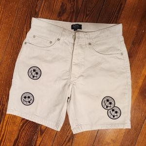 Boohoo Man men's white shorts size 30.